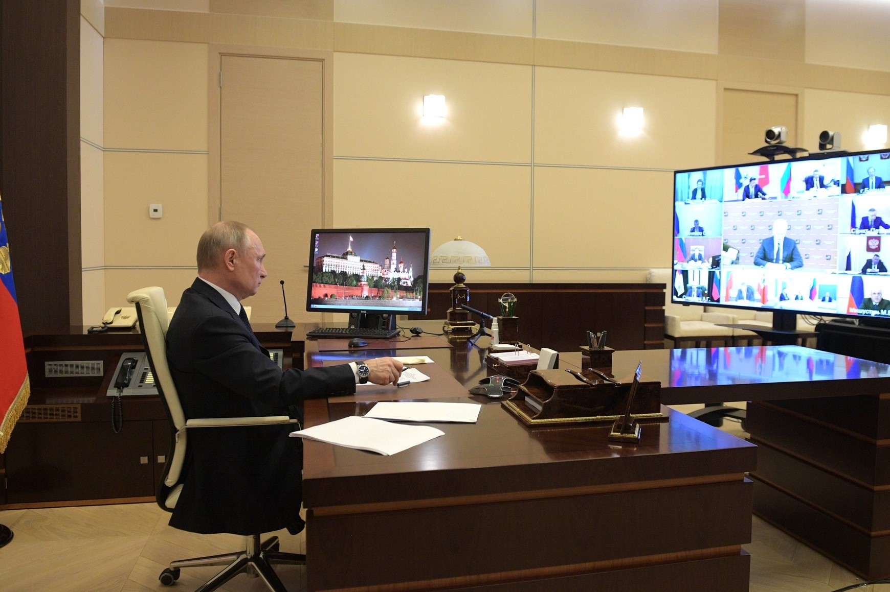 Президент России обратился к губернаторам и россиянам в связи с коронавирусом