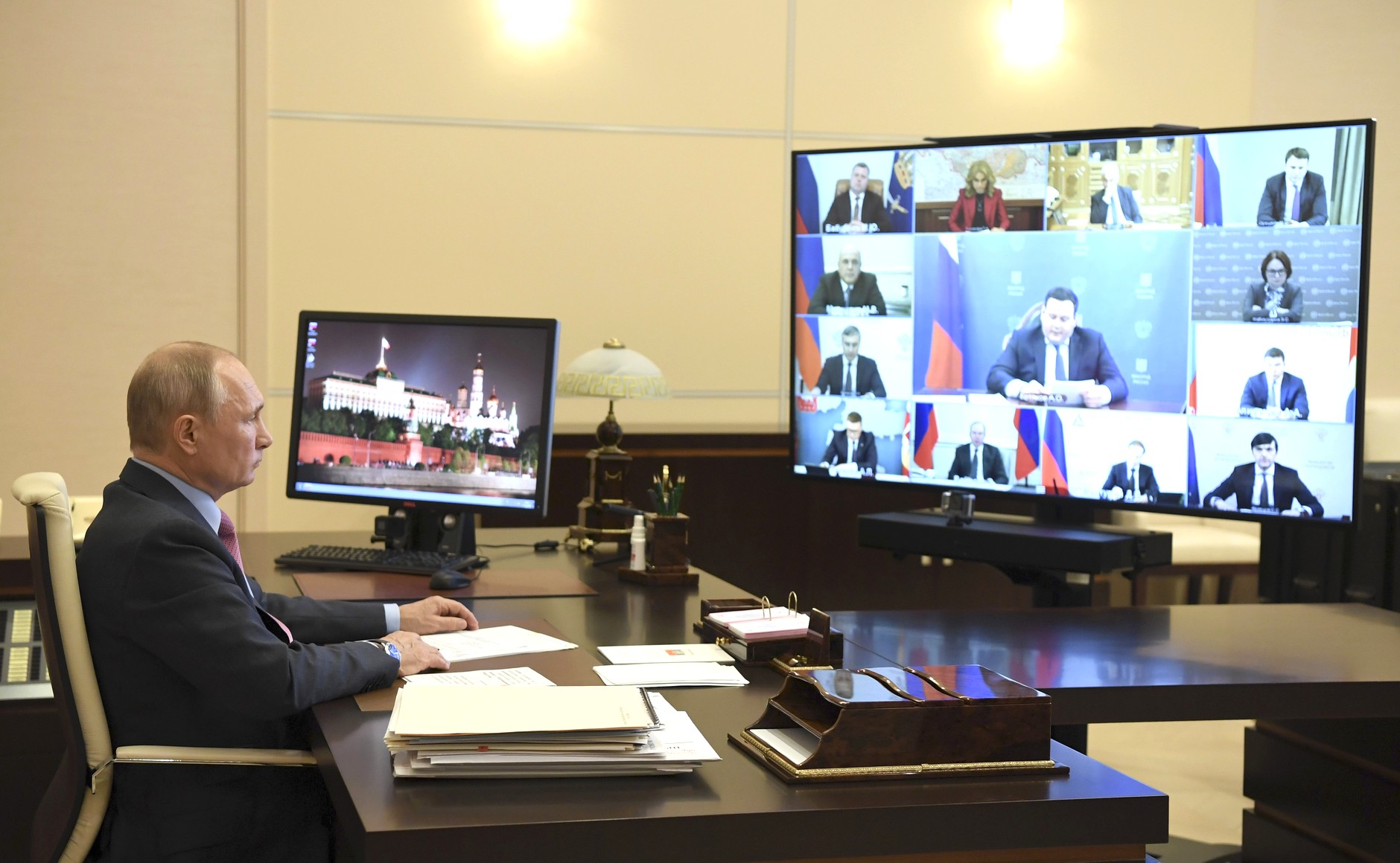 Владимир Путин поддержал предложения по стабилизации рынка труда