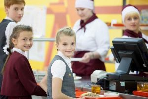 Более 40 безработных гражданин трудоустроены на общественные работы в Северодвинский «Комбинат школьного питания»