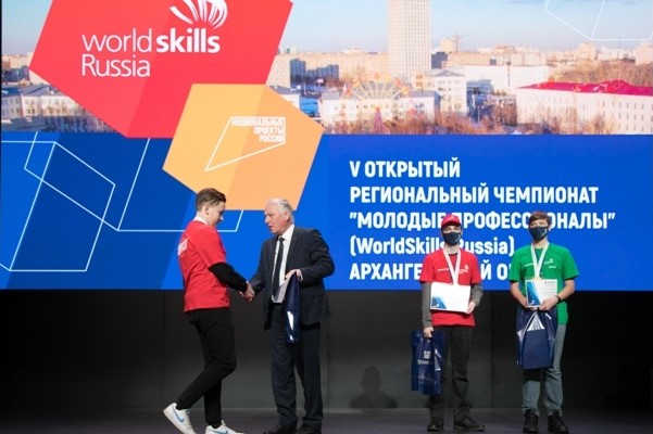 Победители регионального чемпионата «Молодые профессионалы» получили сертификаты на трудоустройство на Севмаш