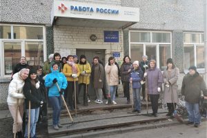 В Архангельске сотрудники службы занятости и соцзащиты приняли участие в городском субботнике