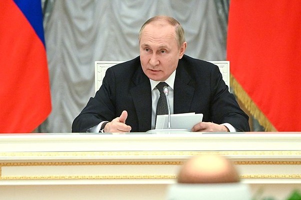 Президент России объявил о повышении МРОТ, прожиточного минимума 	и пенсий на 10%
