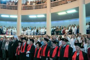 Больше 500 выпускников Северного государственного медицинского университета в Архангельске получили дипломы врачей