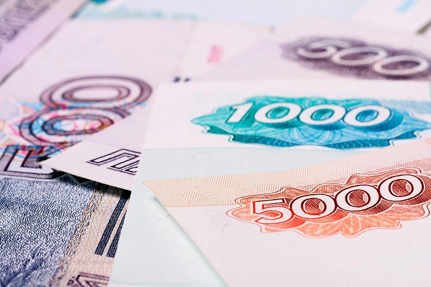 Минимальный размер оплаты труда в России в 2023 году установлен на уровне 16 242 рублей