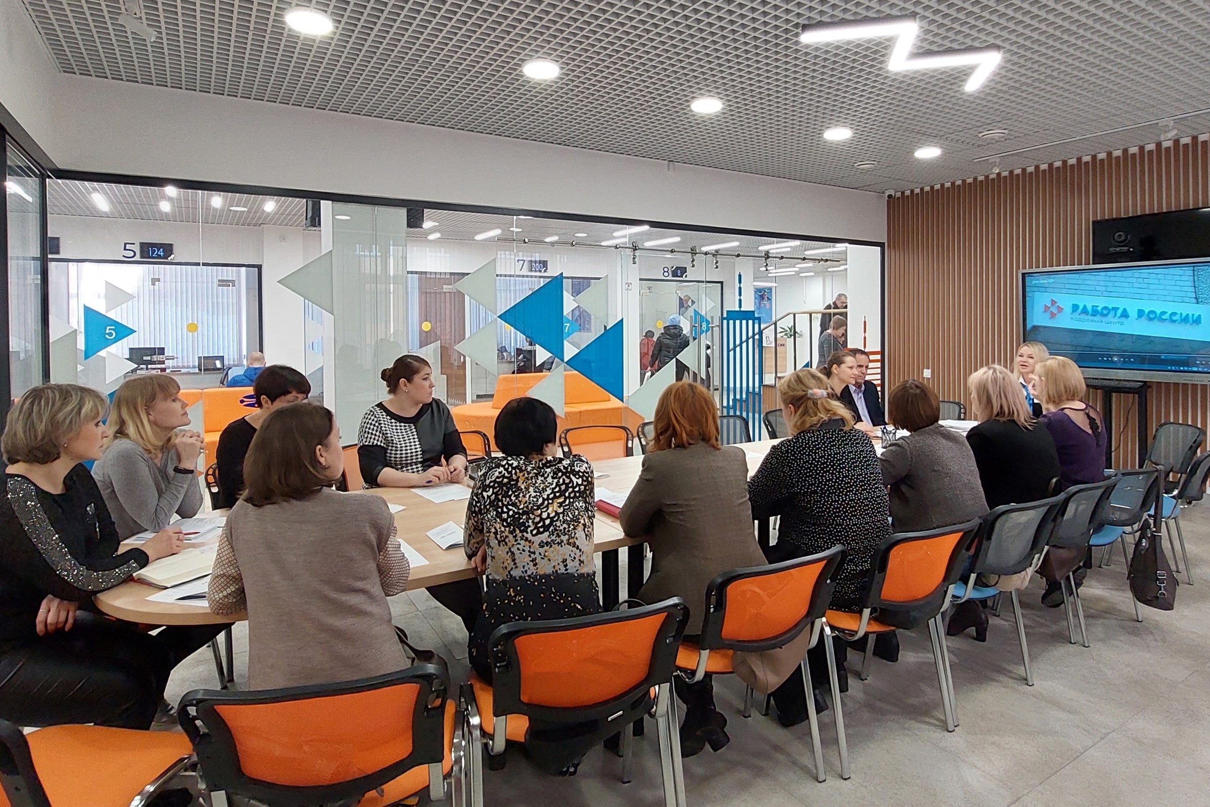 Поддержку граждан с инвалидностью обсудили в кадровом центре по городу Архангельску