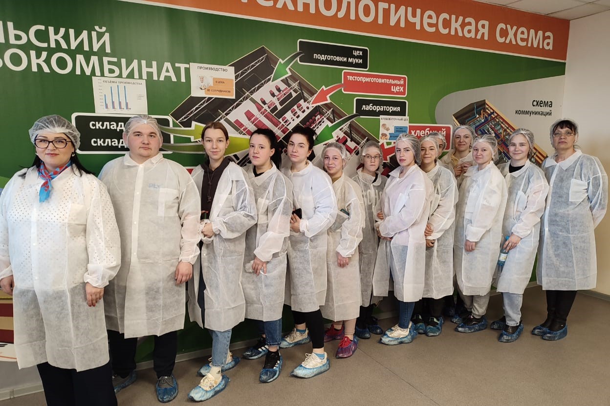 «Вкусное» предприятие: студенты коммерческо-экономического колледжа посетили Вельский хлебокомбинат