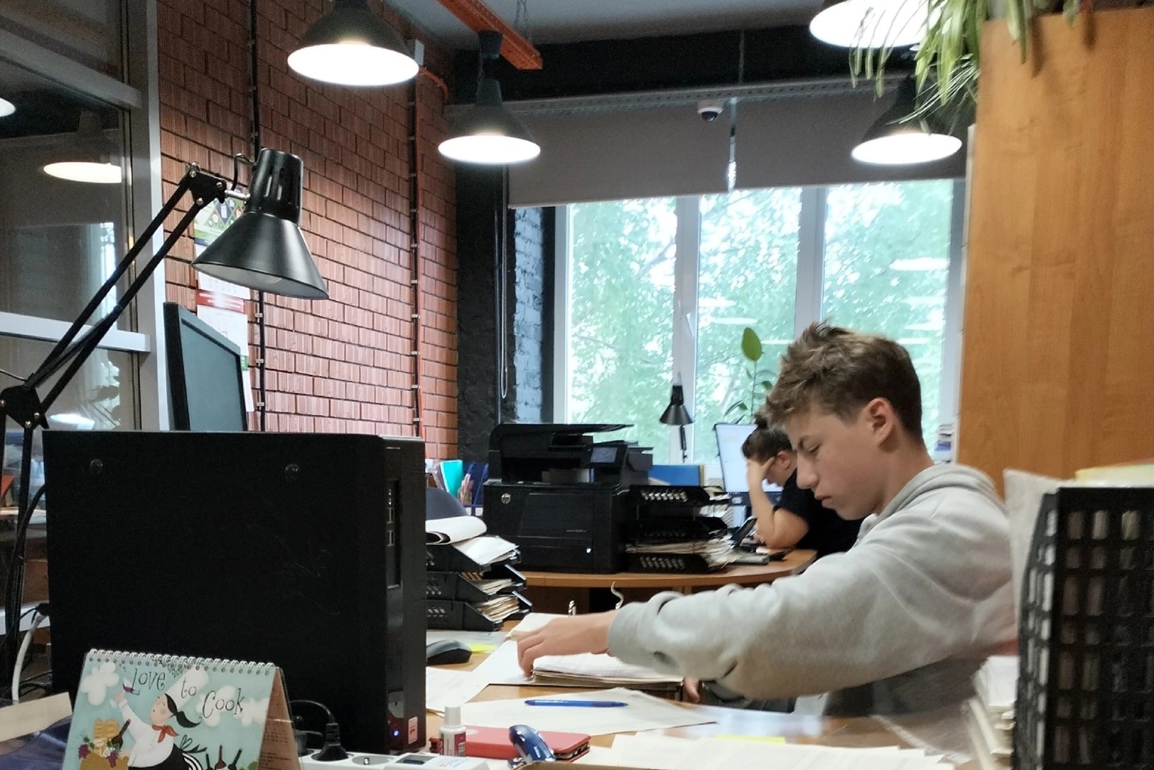 В Северодвинске реализуется пилотный проект «Наставник ТОП» по трудоустройству несовершеннолетних граждан