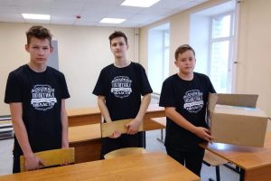 «Лето с пользой»: в Устьянском округе трудовая бригада подростков приступила к работе в школе