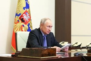 Владимир Путин подписал закон, направленный на расширение трудовых гарантий для одиноких родителей