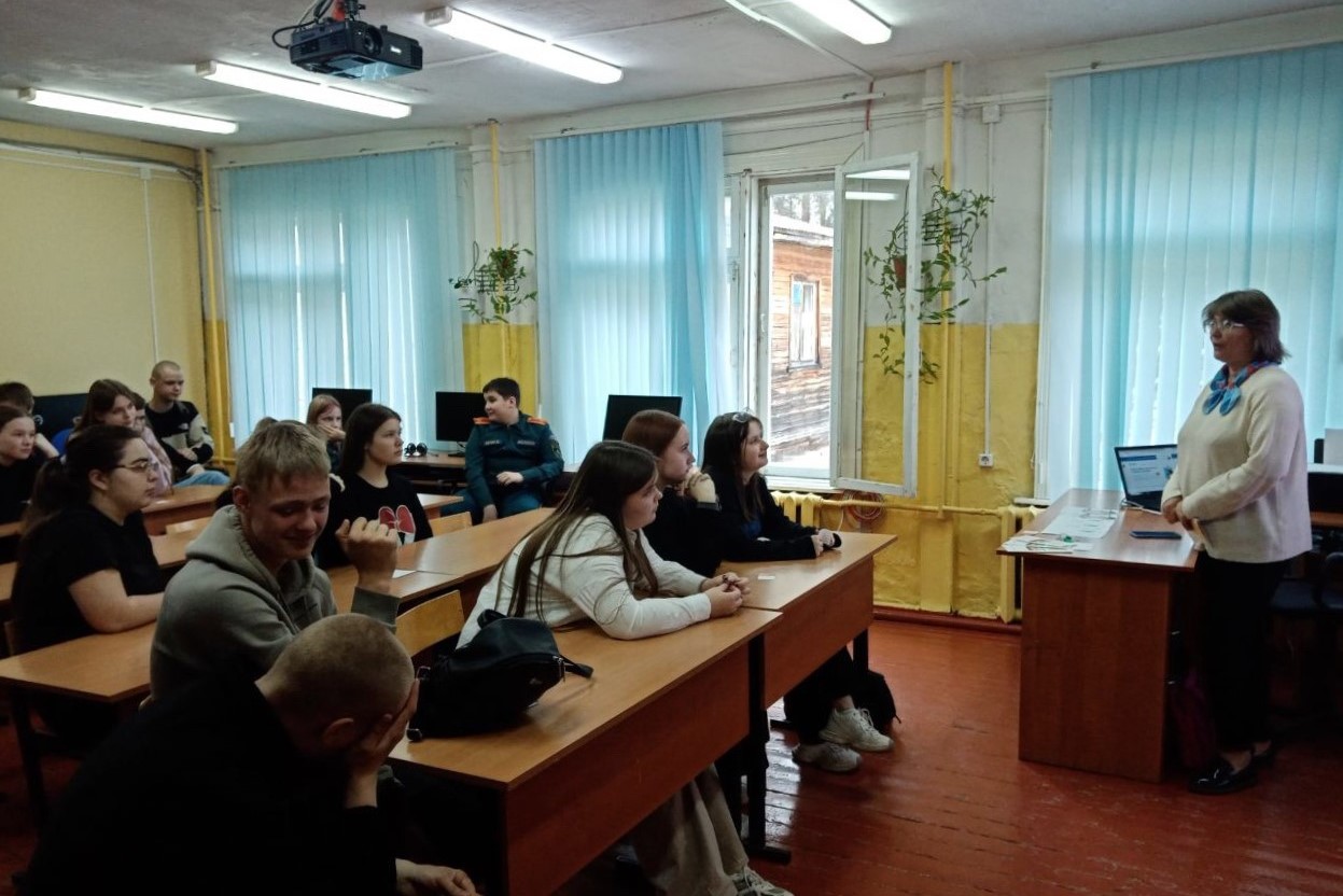 Специалист кадрового центра по Устьянскому округу провела профориентационный час